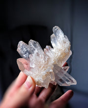 이미지를 갤러리 뷰어에 로드 , Himalayan Quartz Cluster on Clear Stand - small 142g #521
