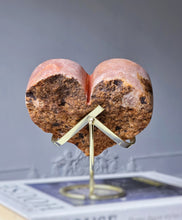 이미지를 갤러리 뷰어에 로드 , Pink Amethyst Heart on Gold Stand - 1.12kg #514
