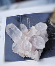 Cargar imagen en el visor de la galería, Himalayan Quartz Cluster - 204g #538

