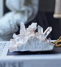 Cargar imagen en el visor de la galería, Himalayan Quartz Cluster - 470g #539

