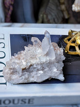 Cargar imagen en el visor de la galería, Himalayan Quartz Cluster - 470g #539
