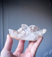 Cargar imagen en el visor de la galería, Pink Himalayan Quartz Cluster - small 156g #540
