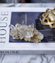 Cargar imagen en el visor de la galería, Himalayan Quartz Cluster - 263g #541
