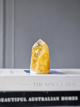 Lade das Bild in den Galerie-Viewer, Golden Healer Quartz Tower - small 157g #510

