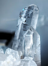 將圖片載入圖庫檢視器 Clear Quartz Cluster on Silver Stand - 1.06kg #140
