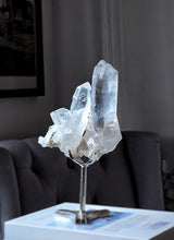 將圖片載入圖庫檢視器 Clear Quartz Cluster on Silver Stand - 1.06kg #140
