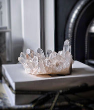 Cargar imagen en el visor de la galería, Himalayan Quartz Cluster - 543g #551
