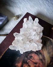 Cargar imagen en el visor de la galería, Himalayan Quartz Cluster - 543g #551
