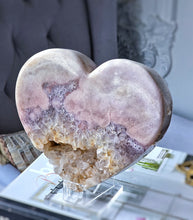 Cargar imagen en el visor de la galería, Large Pink Amethyst Heart on Clear Stand - Half Raw Half Polished 2.5kg #15
