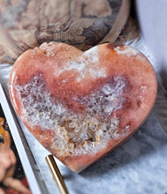 Charger l'image dans la galerie, Large Pink Amethyst Heart Slab - Thick 3.23kg #16
