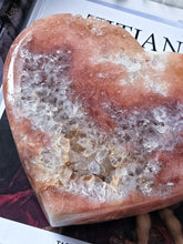 Charger l'image dans la galerie, Large Pink Amethyst Heart Slab - Thick 3.23kg #16
