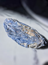 画像をギャラリービューアに読み込む, Blue Kyanite &amp; Matrix - 1.35kg #10
