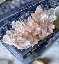 將圖片載入圖庫檢視器 Large High Grade Pink Himalayan Quartz Cluster - 4.93kg #577

