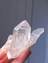 이미지를 갤러리 뷰어에 로드 , Pink Himalayan Quartz Cluster - small 102g #557
