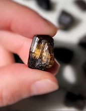 이미지를 갤러리 뷰어에 로드 , Golden Tourmaline Raw Stones / Mini Pieces - 50g Pack
