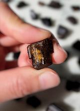 이미지를 갤러리 뷰어에 로드 , Golden Tourmaline Raw Stones / Mini Pieces - 50g Pack
