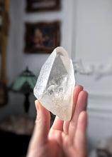Cargar imagen en el visor de la galería, Lemurian Seed Clear Quartz - 186g #341
