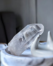 Cargar imagen en el visor de la galería, Lemurian Seed Clear Quartz - 105g #343

