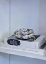 Cargar imagen en el visor de la galería, Black Flower Agate Bowl / Jewellery Bowl - small 350g #392
