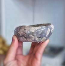 Cargar imagen en el visor de la galería, Black Flower Agate Bowl / Jewellery Bowl - small 350g #392
