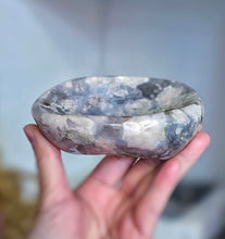 Cargar imagen en el visor de la galería, Black Flower Agate Bowl / Jewellery Bowl - small 350g #392
