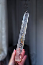 將圖片載入圖庫檢視器 Clear Quartz Tower with Golden Healer Inclusion - Skinny &amp; Tall 401g #379
