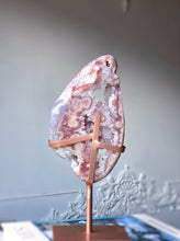 將圖片載入圖庫檢視器 Druzy Pink Amethyst Slab on Rose Gold Stand - 1.2kg #306
