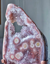 將圖片載入圖庫檢視器 Druzy Pink Amethyst Slab on Rose Gold Stand - 1.2kg #306
