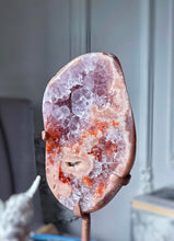 將圖片載入圖庫檢視器 Pink Amethyst Slab on Rose Gold Stand - 1.18kg #404
