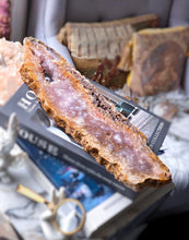將圖片載入圖庫檢視器 Pink Amethyst Slab on Black Stand - 1.68kg #49
