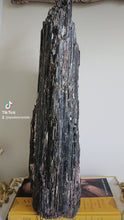 將影片載入圖庫檢視器並播放，Giant Black Tourmaline x Mica - 12.9kg #1
