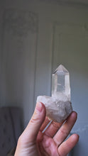 비디오를 갤러리 뷰어 Lemurian Quartz Cluster - small 123g #339에 로드 및 재생
