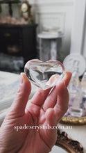 비디오를 갤러리 뷰어 Clear Quartz Heart - small 50g #936에 로드 및 재생
