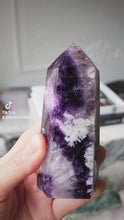 將影片載入圖庫檢視器並播放，Snowflake Rainbow Fluorite Tower #89
