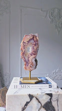 비디오를 갤러리 뷰어 High Grade Pink Amethyst Slab on Gold Stand - 1.43kg #120에 로드 및 재생
