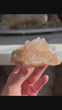 ギャラリービューアPeach Himalayan Quartz Cluster - 212g #430に読み込んでビデオを見る
