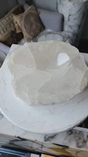 Cargar y reproducir el video en el visor de la galería, Clear Quartz Bowl - 2.53kg #75
