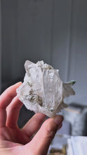 비디오를 갤러리 뷰어 Himalayan Quartz Cluster - small 202g #556에 로드 및 재생
