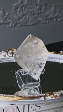 Cargar y reproducir el video en el visor de la galería, Clear Quartz Freeform on Clear Stand - 354g #99
