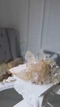 ギャラリービューアGolden Smoky Himalayan Quartz Cluster - 214g #436に読み込んでビデオを見る
