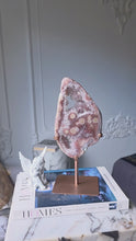 將影片載入圖庫檢視器並播放，Druzy Pink Amethyst Slab on Rose Gold Stand - 1.2kg #306
