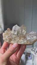 ギャラリービューアGolden Himalayan Quartz Cluster with Phantom Inclusion - 191g #432に読み込んでビデオを見る
