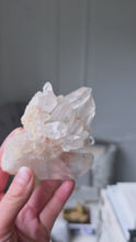비디오를 갤러리 뷰어 Himalayan Quartz Cluster - small 207g #546에 로드 및 재생
