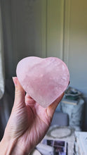 비디오를 갤러리 뷰어 Rose Quartz Heart Bowl - 320g #393에 로드 및 재생
