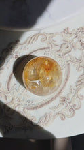 Laden und Abspielen von Videos im Galerie-Viewer, High Grade Golden Healer Quartz Sphere - Large 1.25kg #28
