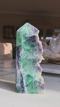 비디오를 갤러리 뷰어 Large Rainbow Fluorite Tower - Half Raw Half Polished - 1.1kg #285에 로드 및 재생
