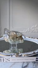 ギャラリービューアGreen Chlorite Himalayan Quartz Cluster on Stand - 366g #445に読み込んでビデオを見る

