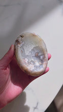 비디오를 갤러리 뷰어 Green Chlorite Flower Agate Bowl / Jewellery Bowl - small 262g #391에 로드 및 재생
