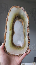 비디오를 갤러리 뷰어 Green Mexican Onyx Bowl - 572g #139에 로드 및 재생
