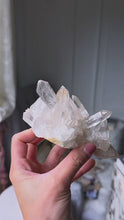 Cargar y reproducir el video en el visor de la galería, High Grade Himalayan Quartz Cluster - 288g #511
